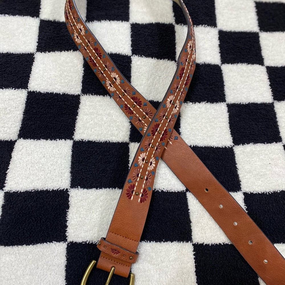 Floral Embroidered Brown Belt